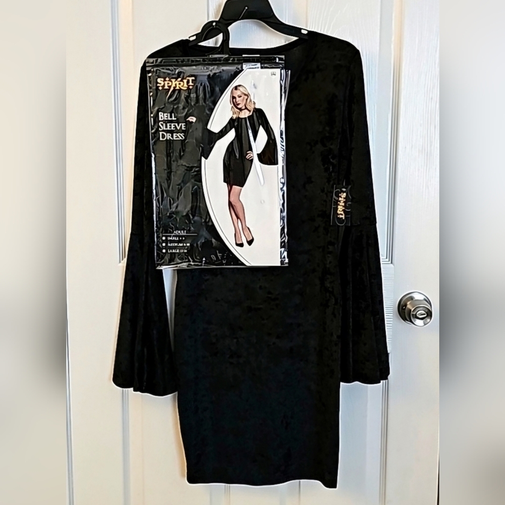 👻NWT - Spirit Bell Sleeve Dress, Adult Size Small 4-6 (my opinion, size 2)
